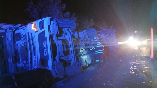 Hassa'da devrilen tırın sürücüsü yaralandı