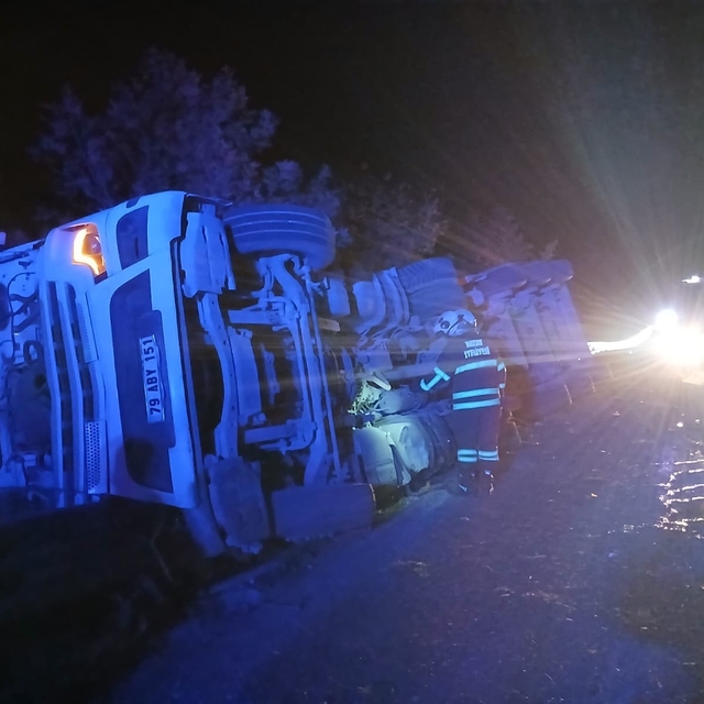 Hassa'da devrilen tırın sürücüsü yaralandı