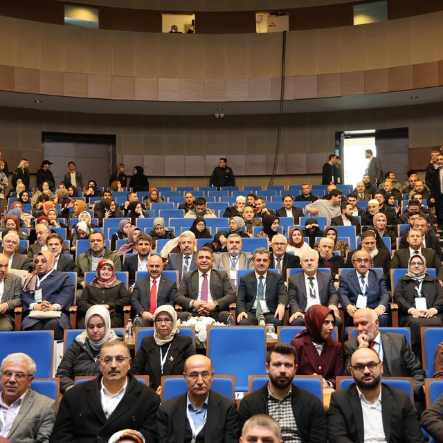 Vali Aslan, "Düzce insan yetiştirme noktasında da zengin bir şehir"
Düzceli...