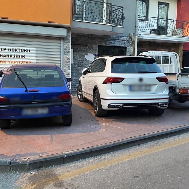 Aydın'da otopark krizi vatandaşı isyan ettirdi: "Saatlerce bekliyoruz"
'Kal...