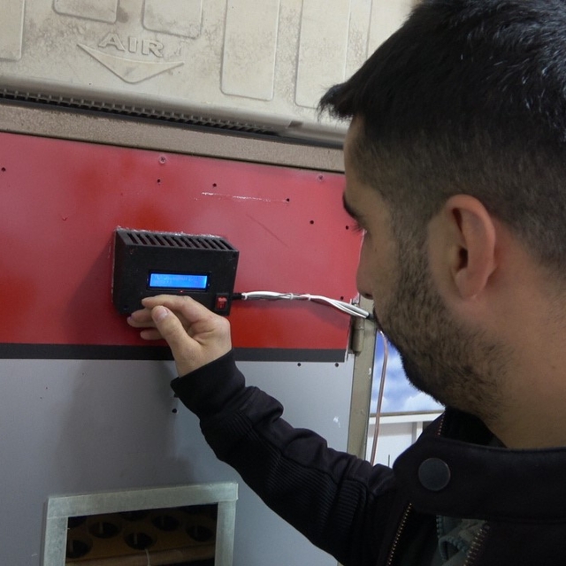 Elektrik mühendisi atık malzemelerden kuluçka makinesi yaptı