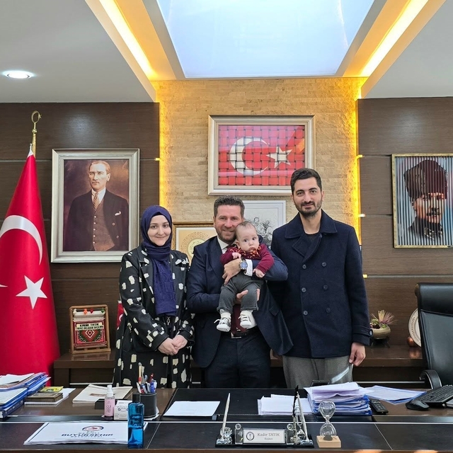 Başkanı Tatık makamında SMA hastası Kerem bebeği ağırladı