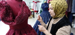 Kiraladığı gelinlik hayatını değiştirdi
Kiraladığı gelinlik ve hurdacıdan aldığı makine hayatını değiştirdi