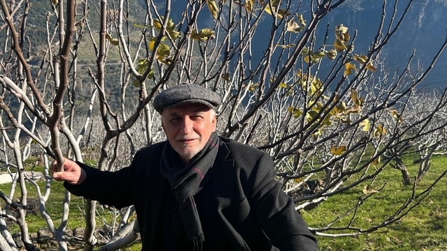 TBMM eski İdare Amiri Uzunırmak, yılların yorgunluğunu tarımla atıyor