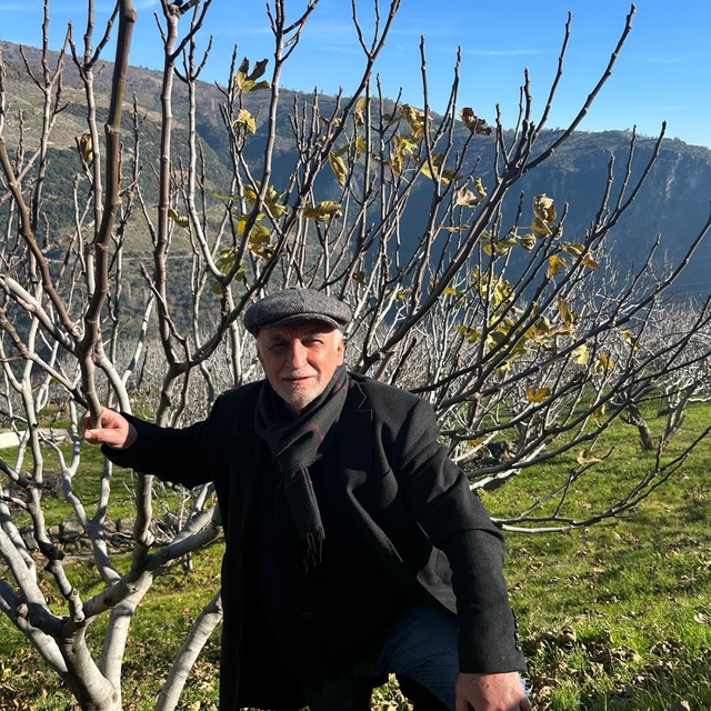 TBMM eski İdare Amiri Uzunırmak, yılların yorgunluğunu tarımla atıyor