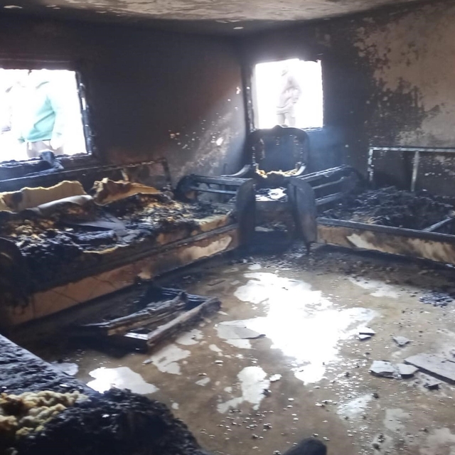 Reyhanlı'da yanan ev kullanılmaz hale geldi