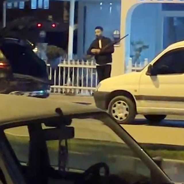 Kaza yaptıktan sonra tartıştığı restoran işletmecisini pompalı tüfekle vurd...