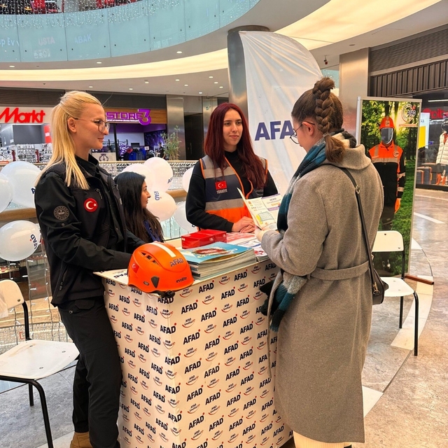 AFAD faaliyetlerini vatandaşlara açtıkları stant ile anlattı