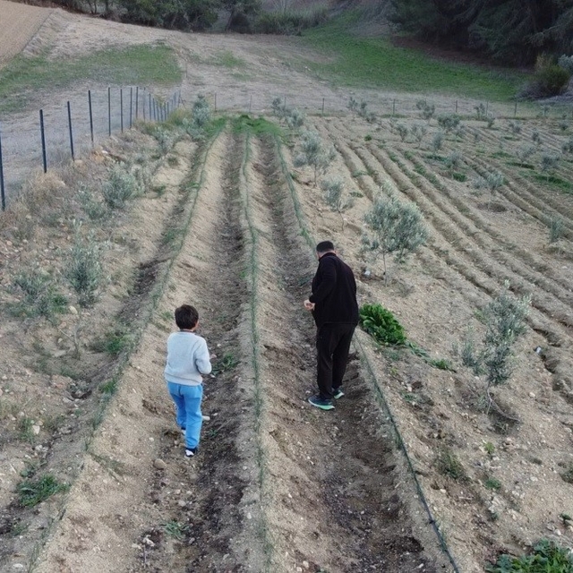 Osmaniye'de depremi yaşadı, toprağa tutundu
