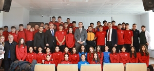 Akçaabat Belediye Başkanı Ekim lise öğrencileriyle bir araya geldi