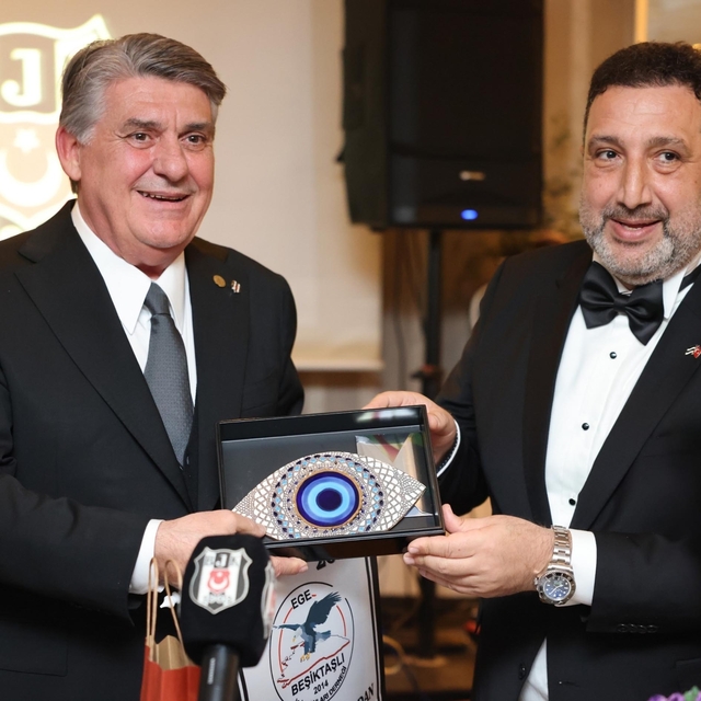 Serdal Adalı İzmir'de Beşiktaşlılarla buluştu