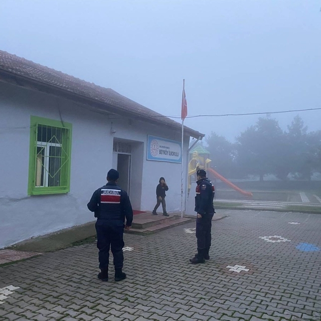 Balıkesir'de Yılbaşı Öncesi Okul Çevreleri ve Servislere Denetim