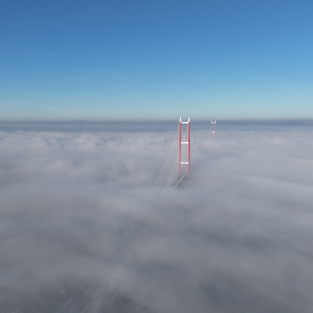 Sis içinde kalan 1915 Çanakkale Köprüsü'nde görsel şölen