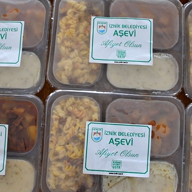 İznik Belediyesi'nden 365 gün sıcak yemek desteği