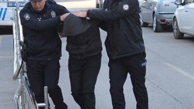 Adana'da otobüs şoförü motosiklet sürücüsü kadını darbettiği iddiasıyla gözaltına alındı