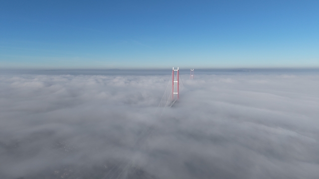 Sis içinde kalan 1915 Çanakkale Köprüsü'nde görsel şölen