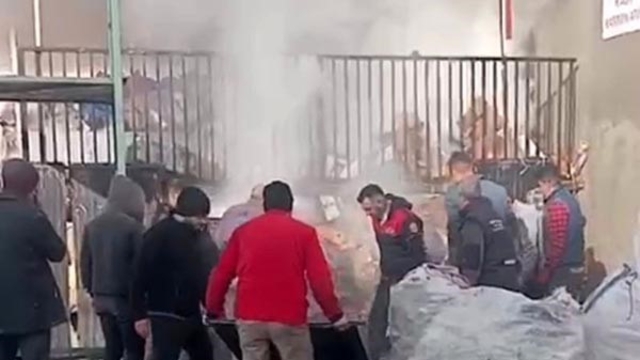 Osmaniye'de geri dönüşüm tesisinde yangın korkuttu