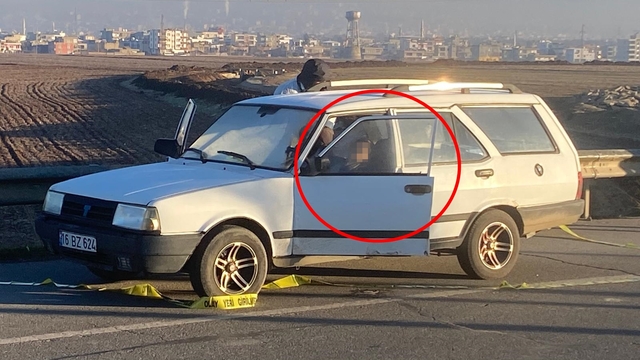 Park halindeki otomobilde, direksiyon başında ölü bulundu