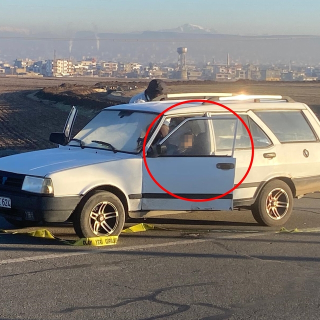 Park halindeki otomobilde, direksiyon başında ölü bulundu