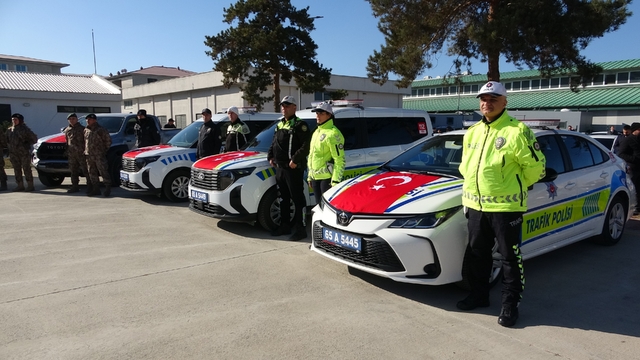 Van'da emniyet bünyesine alınan yeni araçlar törenle teslim edildi
