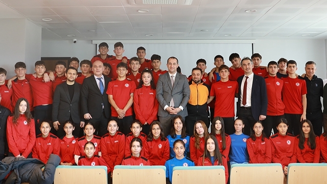 Akçaabat Belediye Başkanı Ekim lise öğrencileriyle bir araya geldi