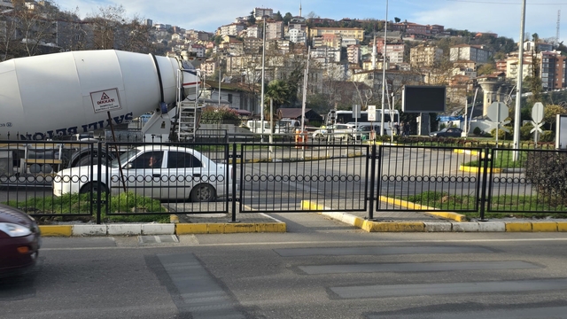 Çevre yolunda önlem alındı, yayalar üst geçide yönlendiriliyor