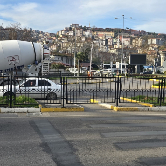 Çevre yolunda önlem alındı, yayalar üst geçide yönlendiriliyor