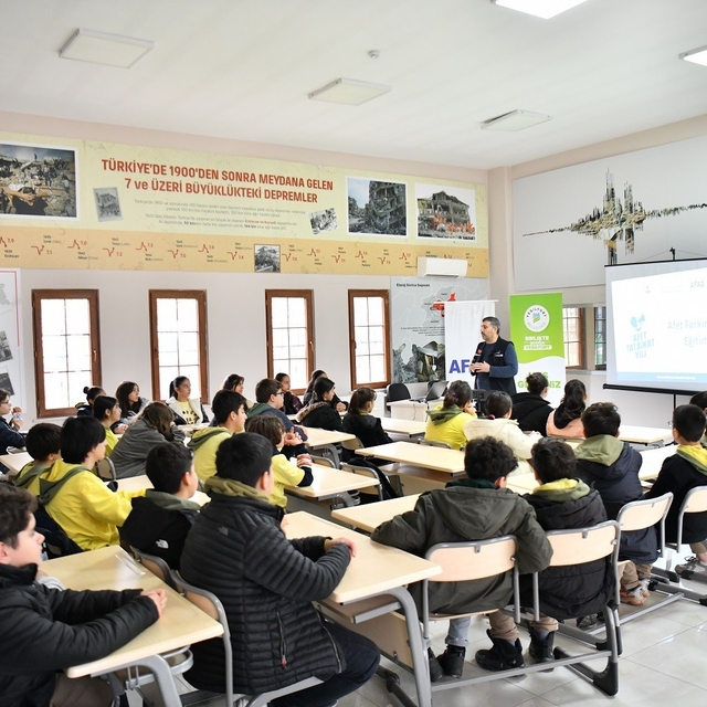 Yeşilyurt'ta öğrencilere depreme karşı hayat kurtaran eğitim