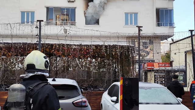 Batman'da apartman dairesinde  çıkan yangın söndürüldü