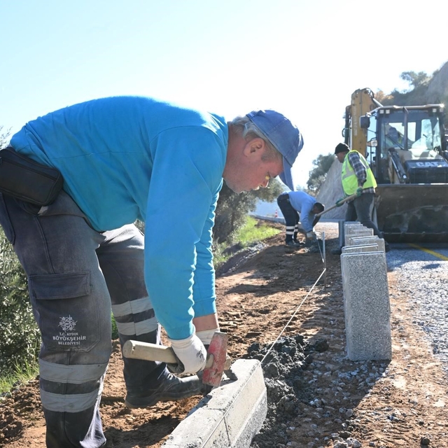 Büyükşehir'den Aydın genelinde eş zamanlı yol hamlesi