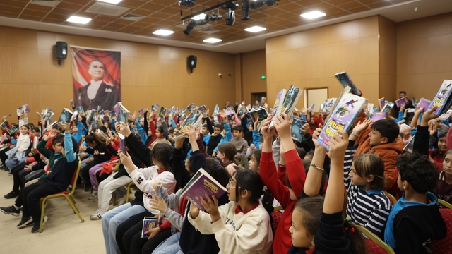 Dijital bağımlılık ve akran zorbalığına karşı kitaplı mücadele