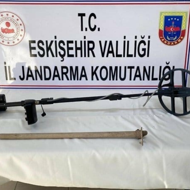 İzinsiz kazı yapan şüpheli jandarma tarafından yakalandı