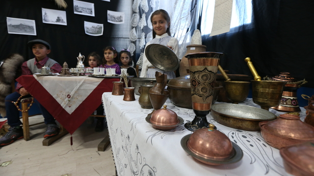 Kars'ta ilkokulda asırlık eşyalarla geçmişten geleceğe köprü kuruldu