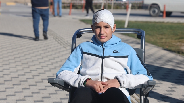 Akran zorbalığına maruz kalan 13 yaşındaki çocuğun kafatası titanyum parçalarıyla yeniden oluşturuldu