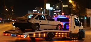 Kontrolden çıkan otomobil zincirleme kazaya neden oldu