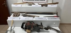 Gaziantep'te kaçak kazı yapan 4 şahsı jandarma suçüstü yakaladı