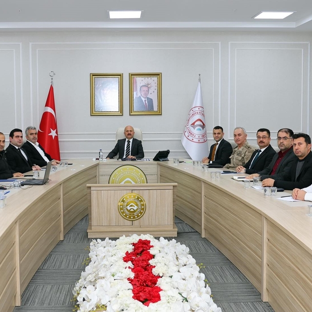 Adıyaman'da ağır ve orta hasarlı yapıların yıkım süreci konuşuldu