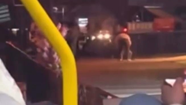 İki grup tekme tokat kavga etti, o anlar kameraya yansıdı