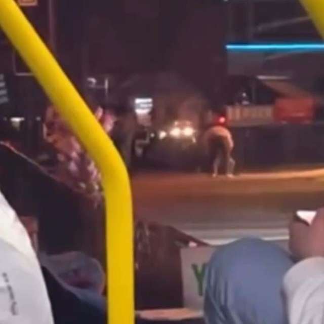 İki grup tekme tokat kavga etti, o anlar kameraya yansıdı