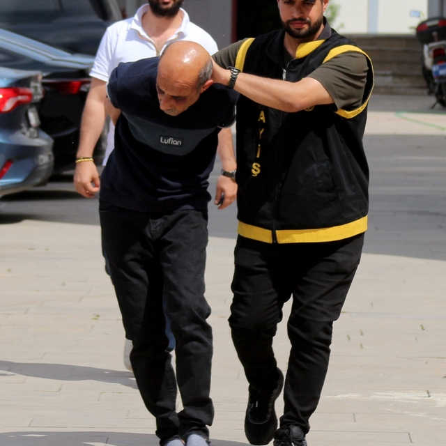Mahkemede annesini öldüren babasına 'şok' suçlamada bulundu
Adana'da annesi...