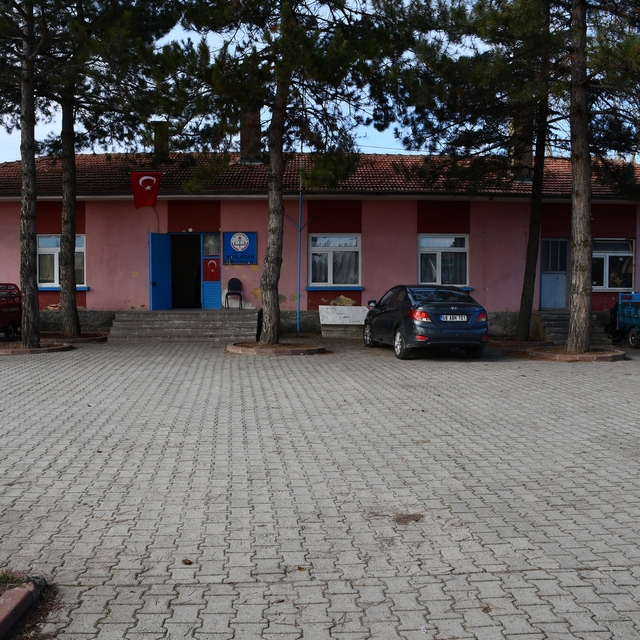 Akşehir'de eski ilkokul binası dikiş nakış kursu oldu