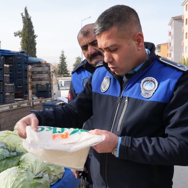 Battalgazi'de zabıta ekiplerinden yol güvenliği ve pazar denetimi