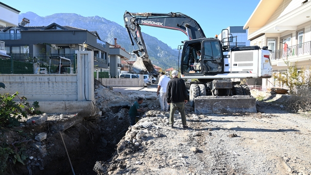 Kemer Kuzdere'de yağmur suyu drenaj hattı çalışmaları