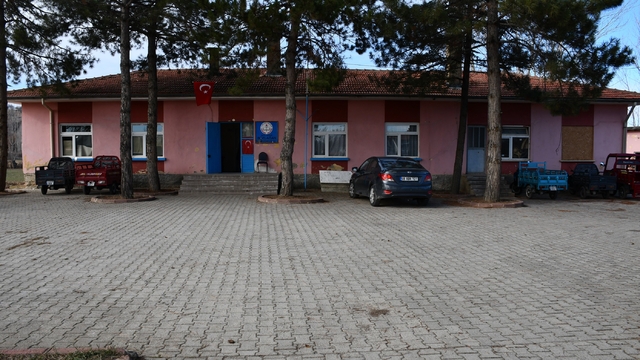 Akşehir'de eski ilkokul binası dikiş nakış kursu oldu