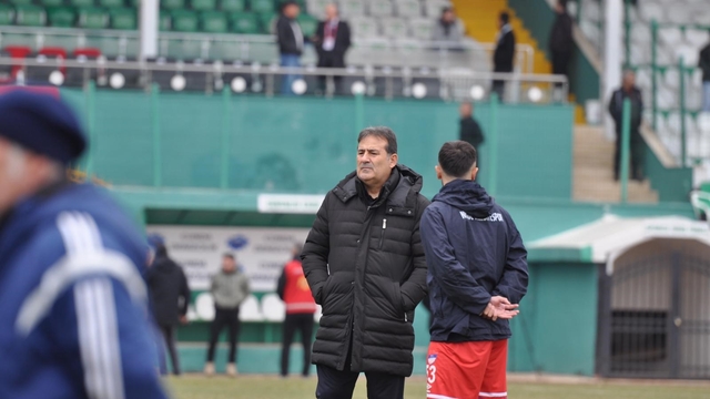 Niğde Belediyespor'da Teknik Direktör Kömürlüoğlu ile yollar ayrıldı