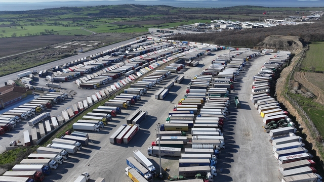 Yunanistan'daki çiftçi eylemleri sınır kapılarında tır trafiğini aksatıyor