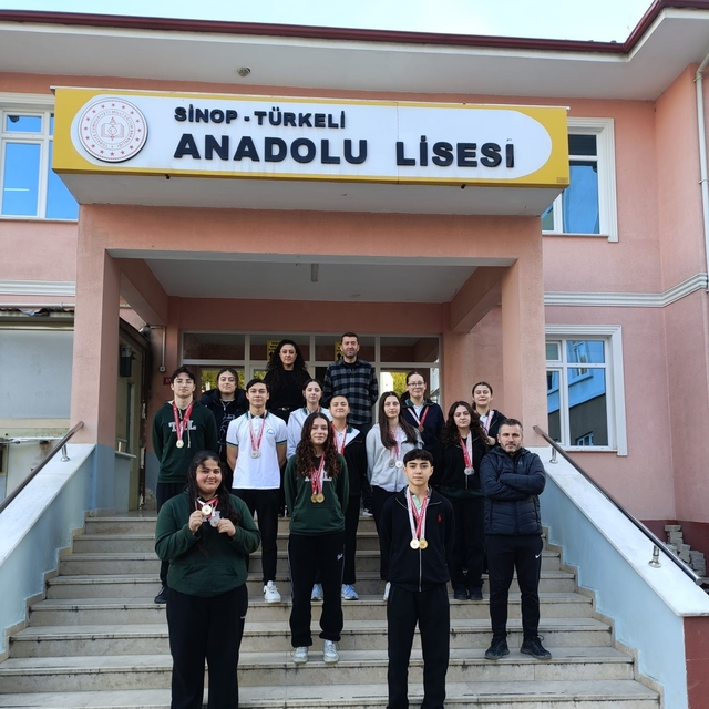 Türkeli Anadolu Lisesi'nden 5 il birinciliği