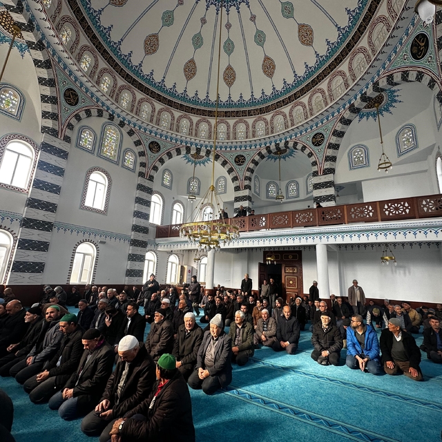 Hayber Camii ibadete açıldı