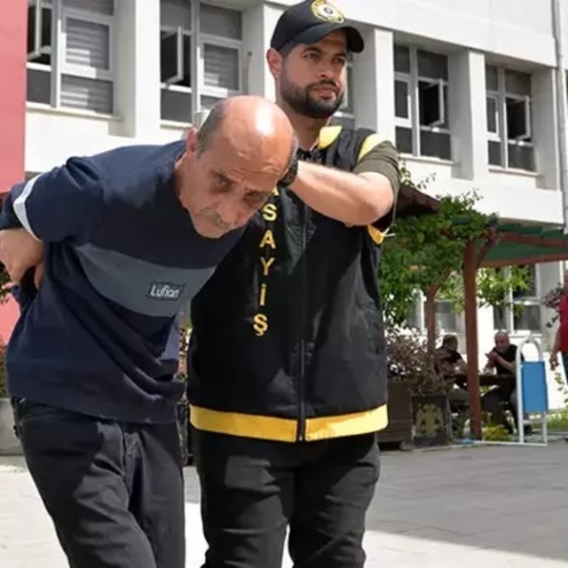 Annesini öldüren babası için en ağır cezayı istedi: Çocukken tiner döküp bi...