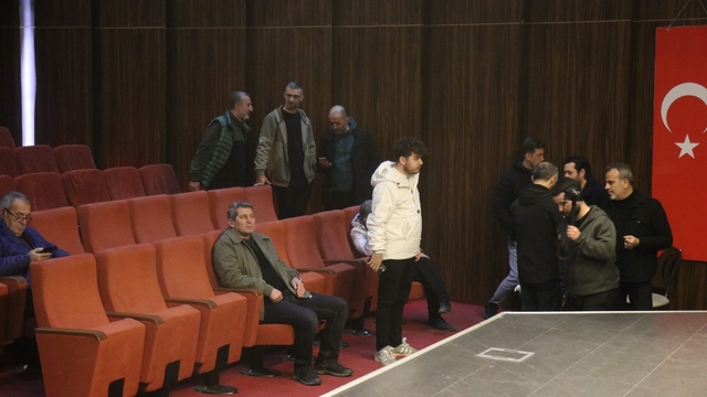 Sakaryaspor'da çoğunluk sağlanmadı, kongre ertelendi